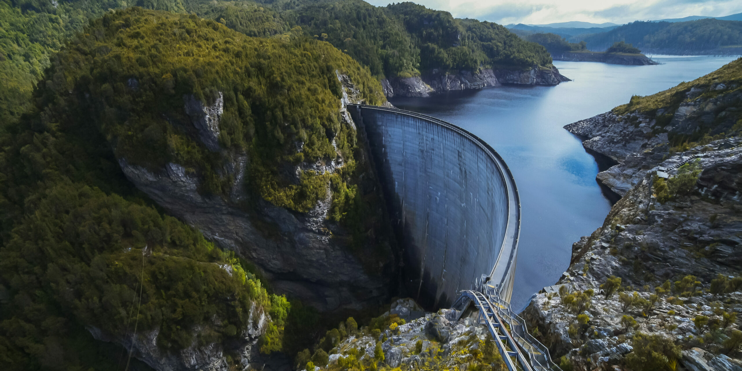 Wide,View,Of,Strathgordon,Dam,In,Tasmania